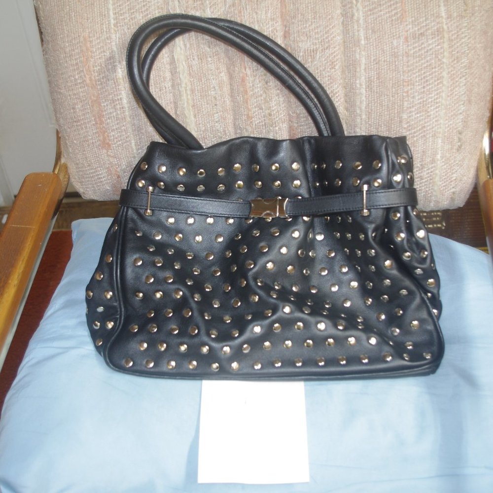 LIKE NEW  BLACK "THE FIND" HAND BAG